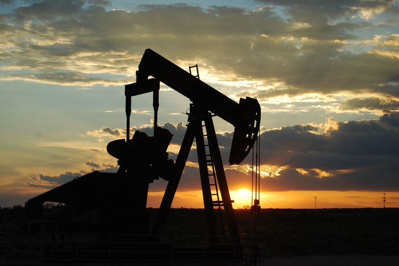 Zapasy ropy naftowej spadają już 9 tydzień z rzędu