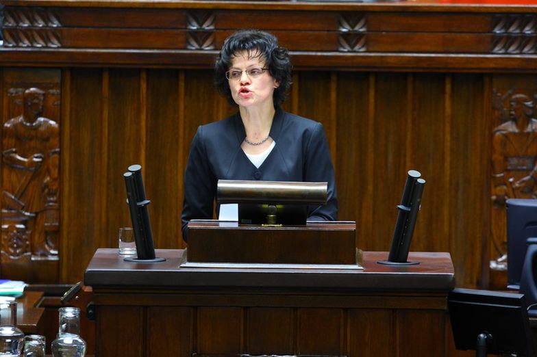 Deficyt budżetowy niższy o niemal 10 miliardów