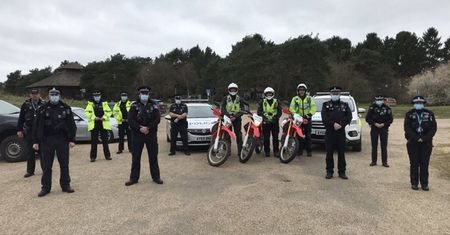 Sposób na nielegalny offroad. Brytyjska policja zarekwirowała 11 motocykli i quada