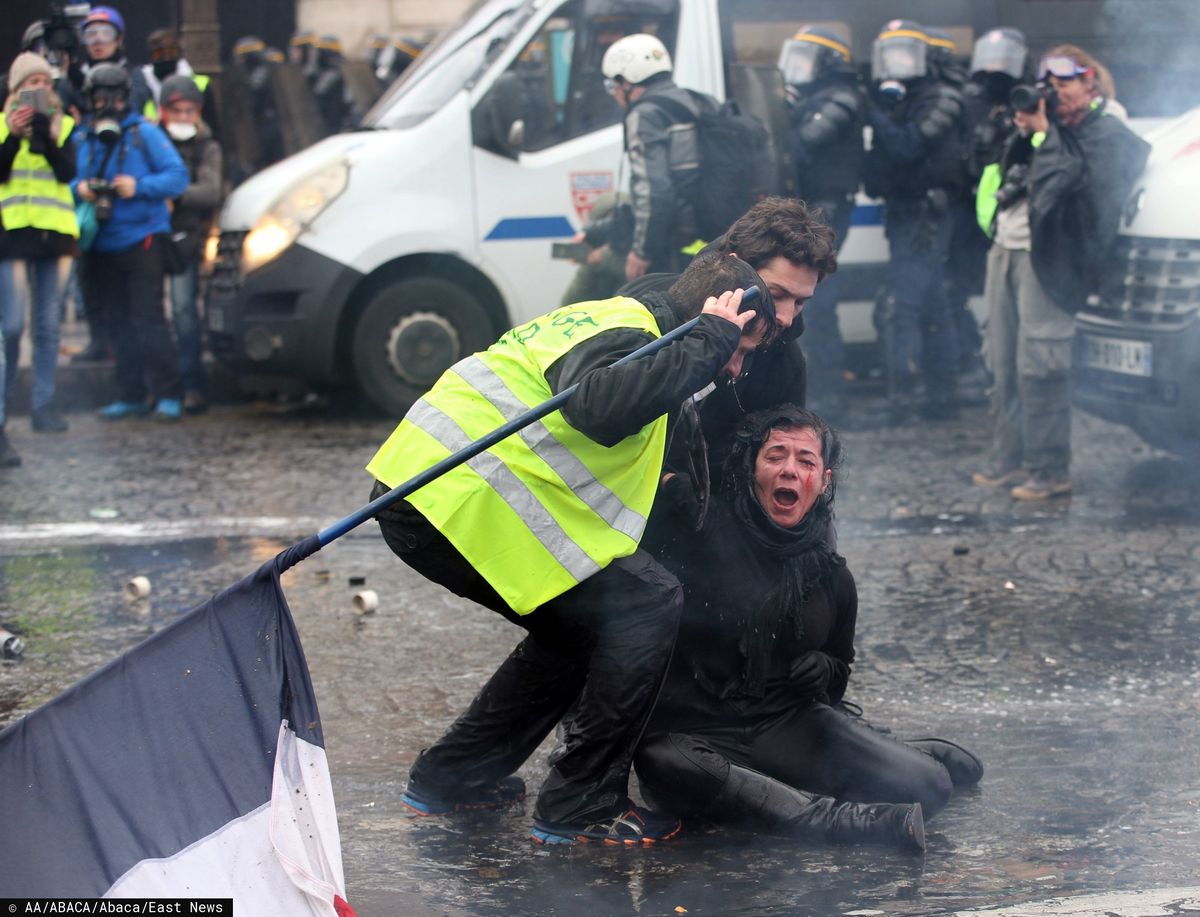 Przemoc na ulicach Francji. Patryk Jaki: Chcemy debaty dot. praworządności