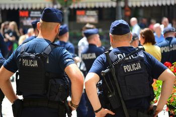 Trzy miesiące aresztu za posiadanie, uprawę i handel narkotykami. Słupska policja zatrzymała mieszkańca powiatu bytowskiego