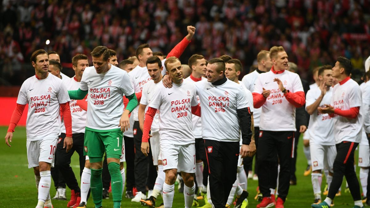 PAP / Bartłomiej Zborowski / Radość piłkarzy reprezentacji Polski po meczu z Czarnogórą w el. MŚ 2018