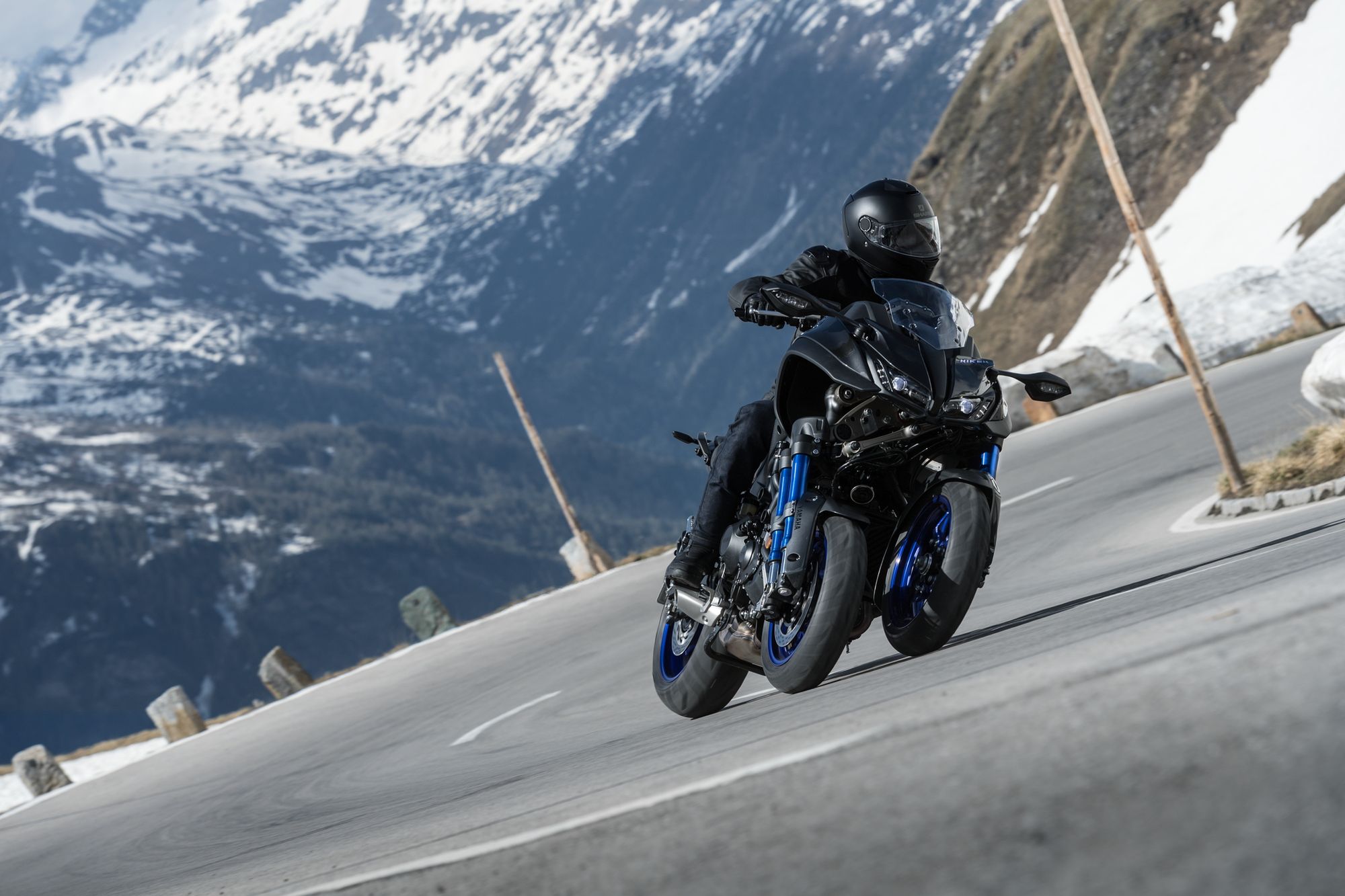 Yamaha Niken - motocykl z homologacją L3e (jednoślad), który w tej wersji nie będzie dostępny dla posiadaczy kat. B (Fot. Yamaha, Yamaha Press Polska).