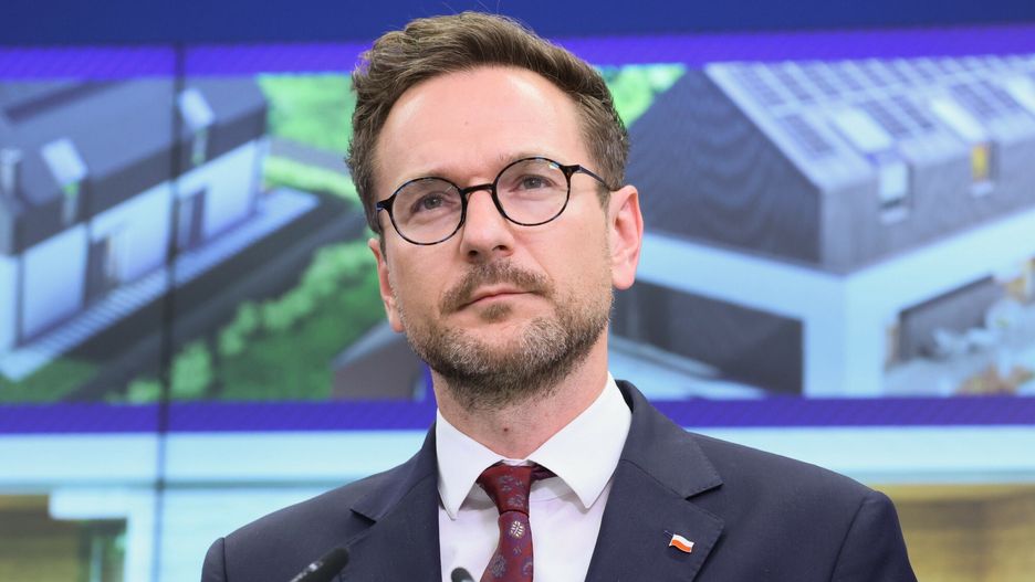 Konferencja prasowa ministra Waldemara Budy
Fot. Wojciech Olkusnik/East News, Warszawa, 11.09.2023.  Ministerstwo Rozwoju i Technologii. Konferencja prasowa ministra rozwoju i technologii Waldemara Budy (n/z). Prezentacja projektow domow 120, 150 i 180 m2.
Wojciech Olkusnik