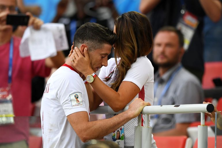 Anna Lewandowska pociesza męża po meczu MŚ 2018 z Senegalem (1:2)