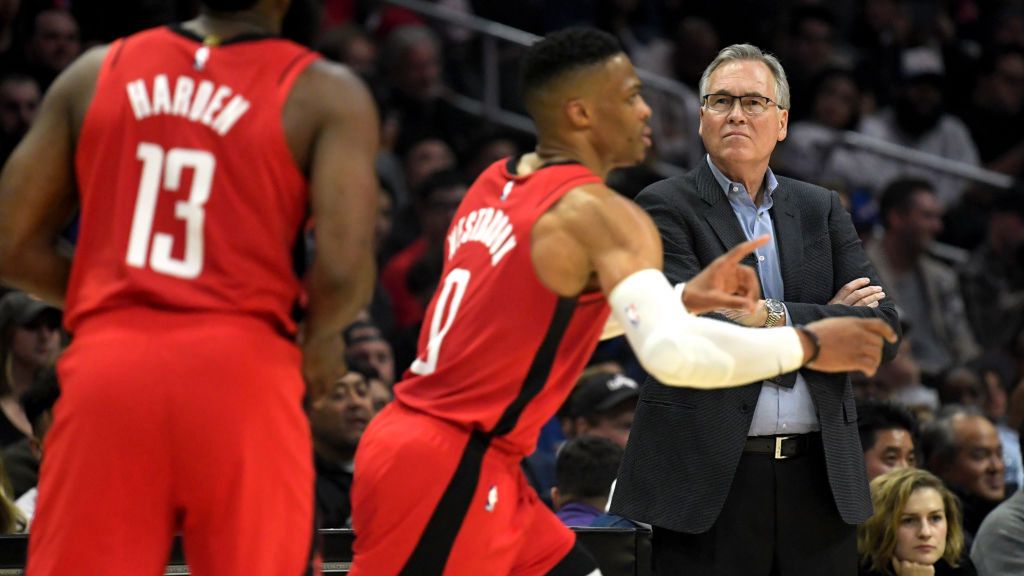 Getty Images / Harry How / Na zdjęciu: koszykarze Houston Rockets oraz trener Mike D'Antoni