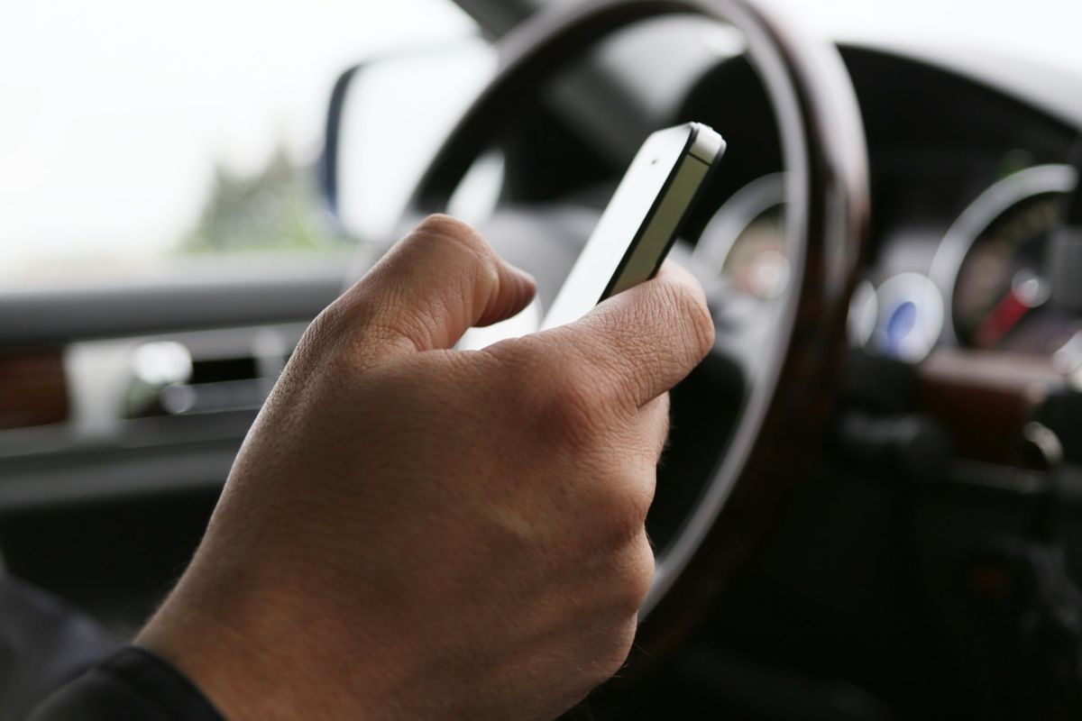 Utrata prawa jazdy za używanie telefonu. Nowe prawo w Wielkiej Brytanii