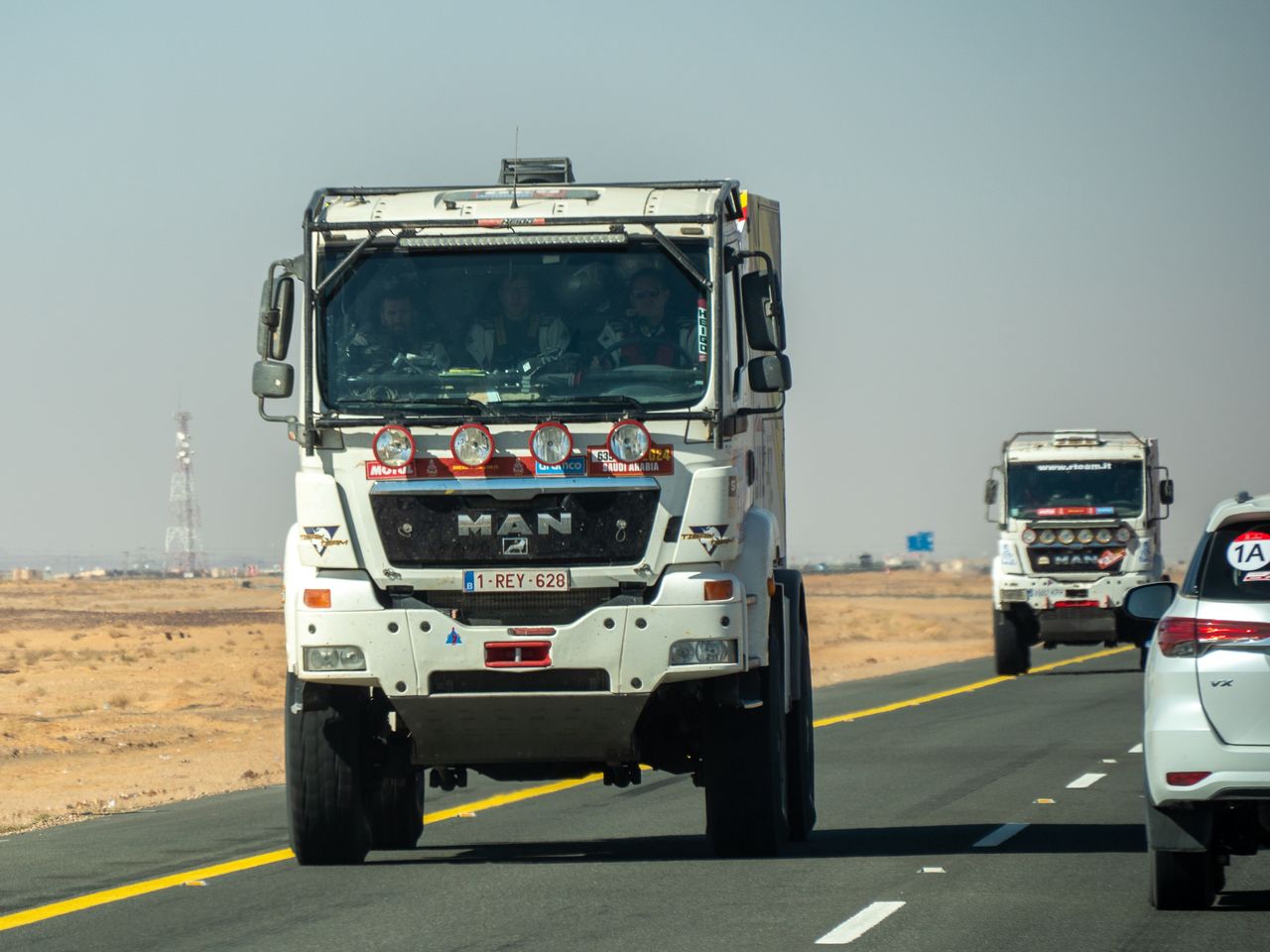 Taki widok na drogach Arabii Saudyjskiej w czasie Rajdu Dakar to norma. 