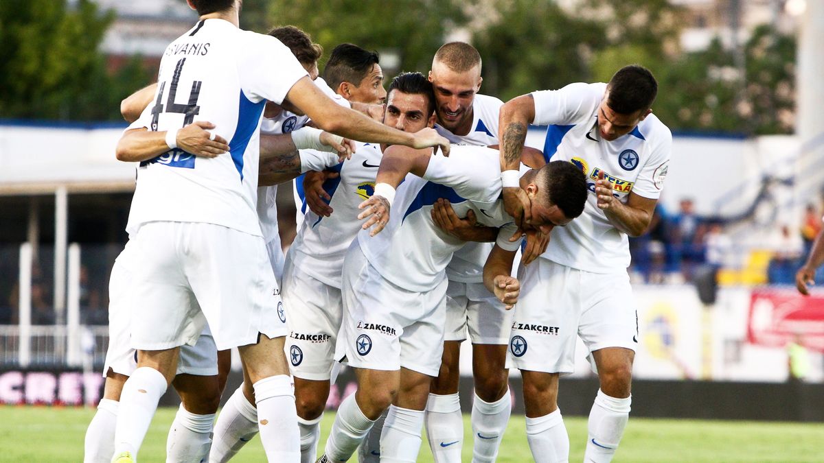 PAP/EPA / GEORGIA PANAGOPOULOU / Na zdjęciu: piłkarze Atromitosu Ateny