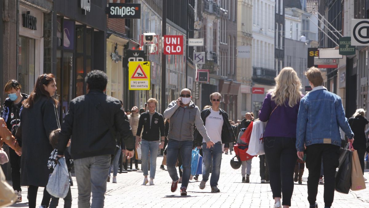 Holandia stopniowo znosi prawie wszystkie ograniczenia epidemiczne 
