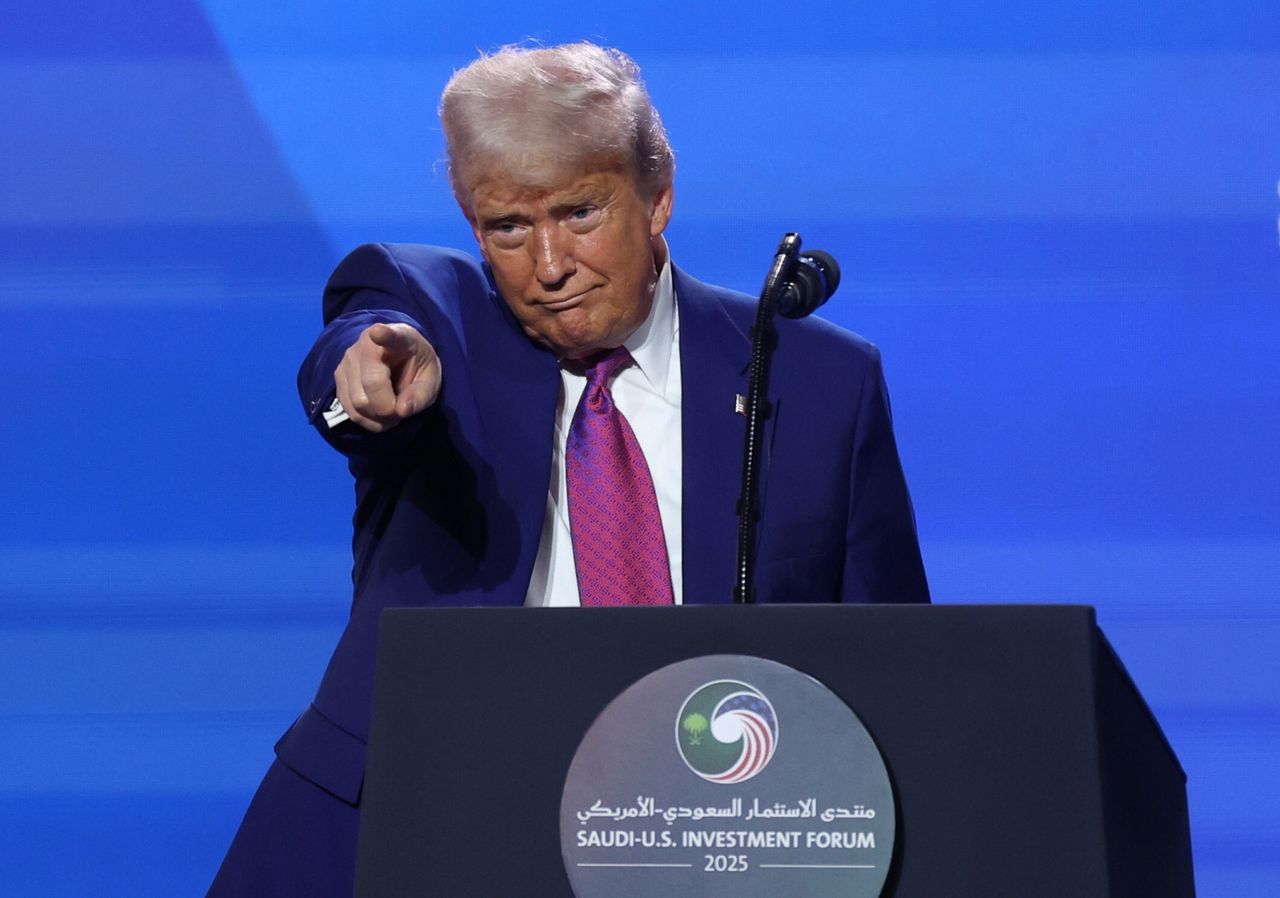 Trump lifts Syria sanctions, meets ex-Al-Qaeda leader