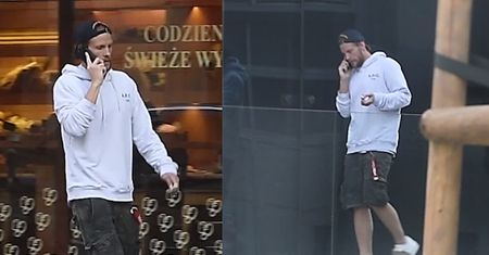 Fabijański spaceruje bez celu z telefonem przy uchu. Szuka roli?