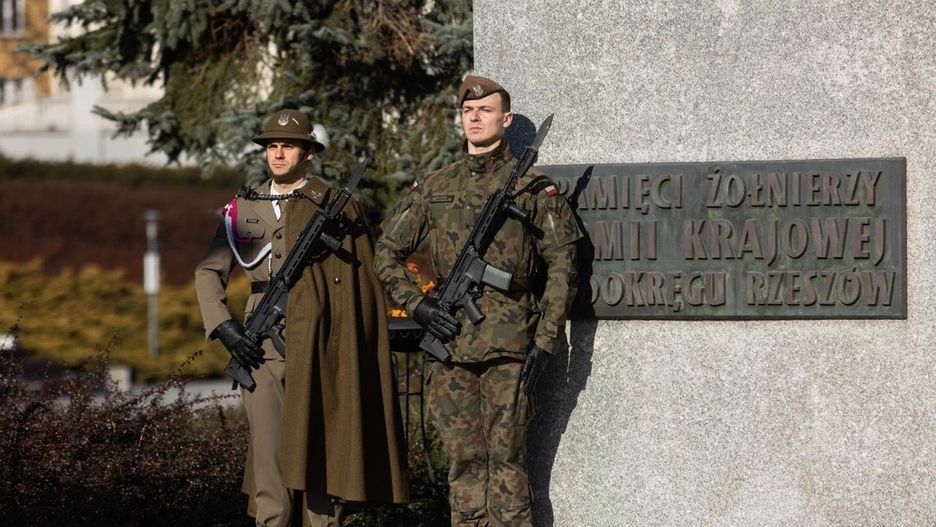 Obchodu pod pomnikiem rozpoczną się o godz. 16.40 wystawieniem posterunku honorowego