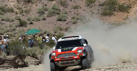 Nowy lider Rajdu Dakar. Hołowczyc odrabia straty, Peterhansel traci