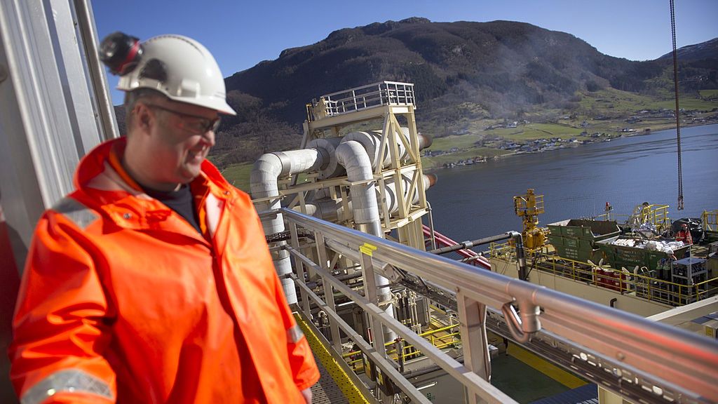 The New Scarabeo 8 Ultra Deepwater Oil Rig
A worker stands aboard the Scarabeo 8 deepwater oil drilling rig, operated by ENI Norge AS, after being re-fitted at the Westcon AS yard in Olensvag, Norway, on Tuesday, April 3, 2012. The world's seventh-largest oil exporter boasts no net debt, adding to its appeal as an alternative to the debt-riddled euro area. Photographer: Kristian Helgesen/Bloomberg via Getty Images
Bloomberg
DRILLING, ECONOMY, EMEA, ENVIRONMENT, EUROPE, FINANCE, FINANCIAL, GREEN ENERGY, SHIPYARD