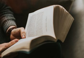 "Skąpiec". Krzyżówka dla znawców lektury. Czy jesteś wśród nich?