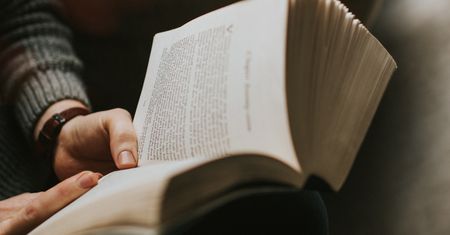 "Skąpiec". Krzyżówka dla znawców lektury. Czy jesteś wśród nich?