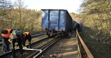 Porzucony wagon na kolei. "Uchroniło nas cudem od ogromnej katastrofy"