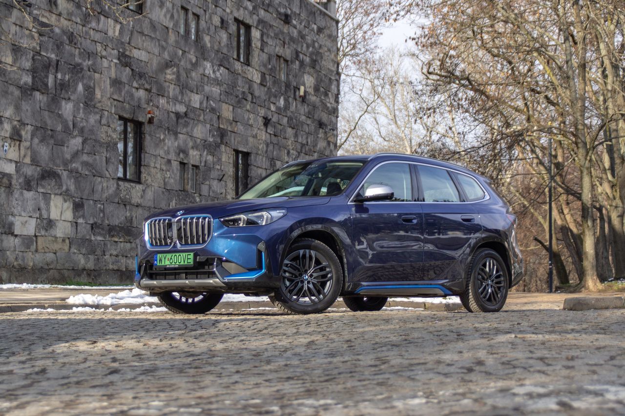 BMW iX1 xDrive30 (2023)