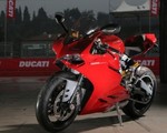 Ducati 899 Panigale z nowymi oponami Pirelli