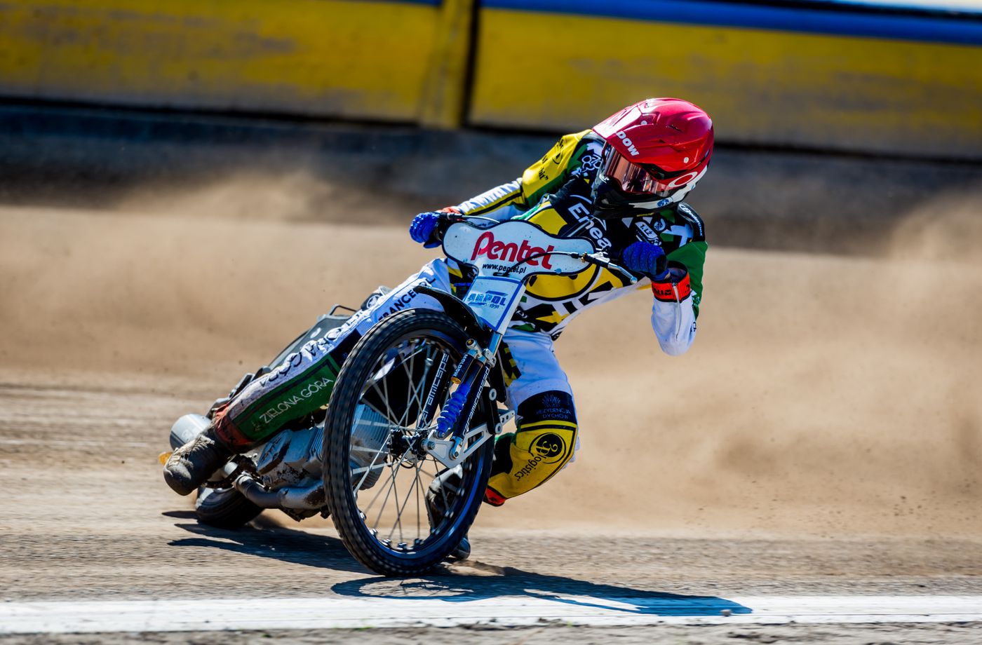 zgură.  Care sunt obiectivele Speedway 2.Ekstraliga?  Se teme Rasmus Jensen pentru sezonul 2024?  Urmărește revista PGE Ekstraliga!