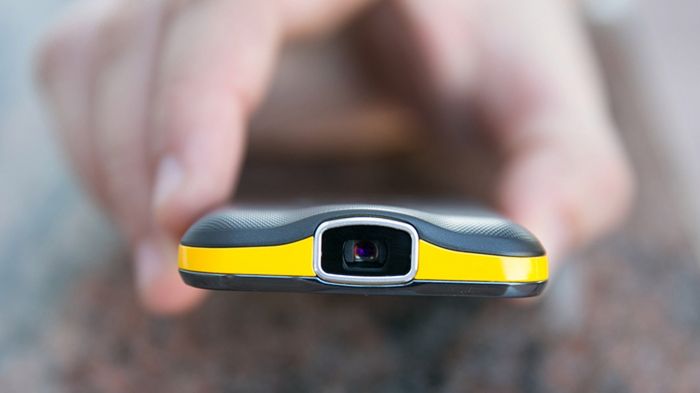 Pikoprojektor w smartfonie. Czy to się sprawdza? 1