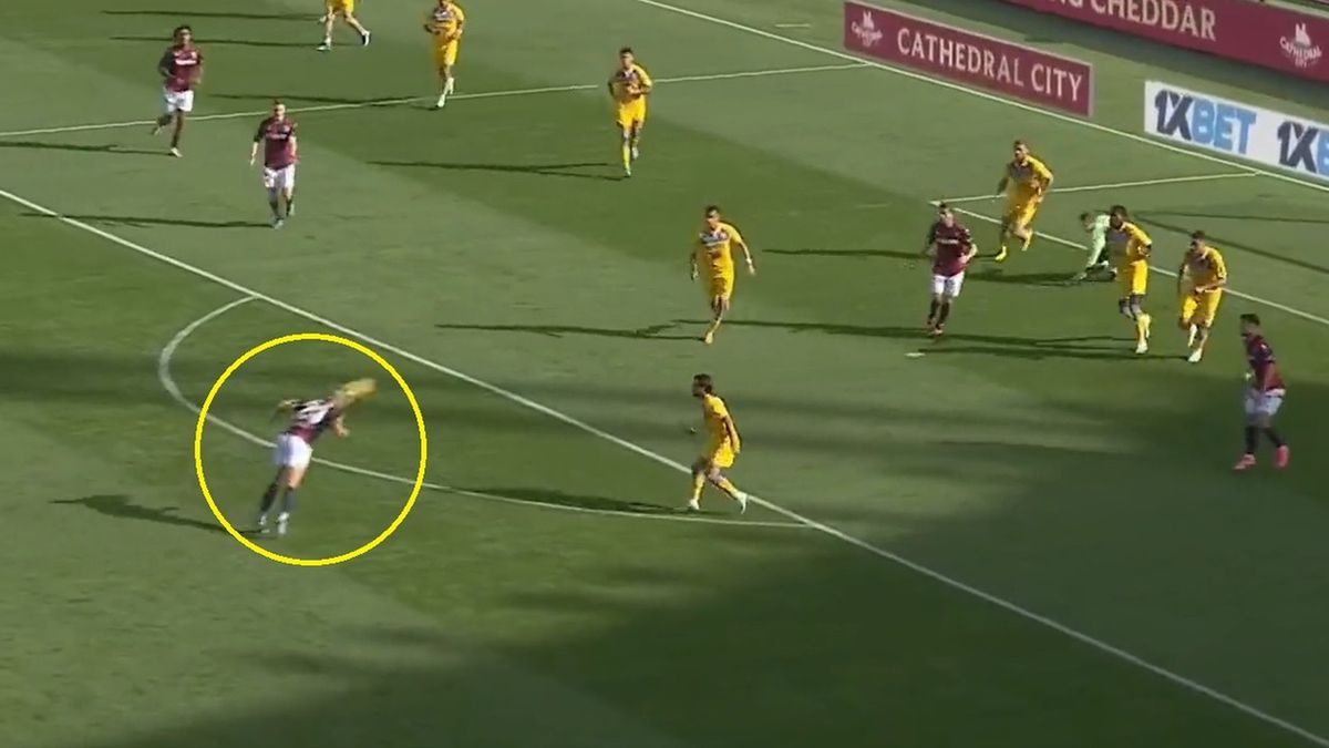 ELEVEN SPORTS PL / Gol Lorenzo De Silvestriego