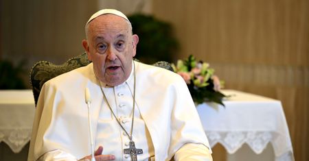Watykan ostrzega. "W ten sposób ludzkość sama wyrządziłaby sobie szkodę"