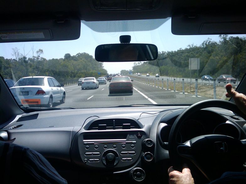 Rejestrowanie samochodu z Anglii będzie łatwiejsze. Zobacz, jak to wpłynie na ceny polis OC