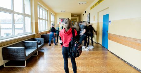 "Wygrywa ten, kto pierwszy zapuka do dyrektora". Czemu szkoła to ring dla rozwodzących się rodziców?