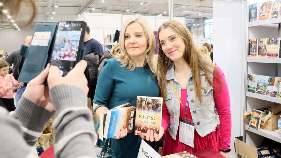 Lublin po raz pierwszy staje się literackim centrum regionu - na debiutanckich Targach Książki spotkają się autorzy, wydawcy i czytelnicy spragnieni świeżych historii. Do niedzieli (30.11) miasto pulsować będzie rozmowami o literaturze, premierami i inspirującymi spotkaniami, które mają szansę na stałe wpisać się w kulturalny kalendarz.