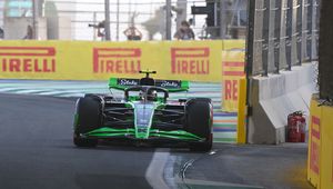 Verstappen znów na czele F1. Poważny wypadek Zhou