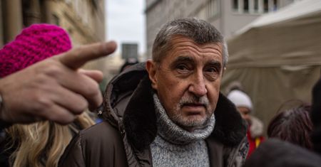 Skandal w Czechach. Kandydat na prezydenta dostał kopertę z nabojami