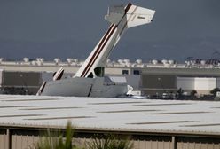 Samolot wbił się w dach budynku lotniska. Pilot cudem przeżył