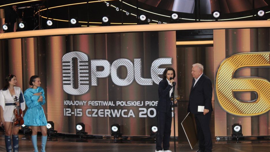 Staszek Kukulski z nagrodą publiczności podczas koncertu Debiuty w Opolu 