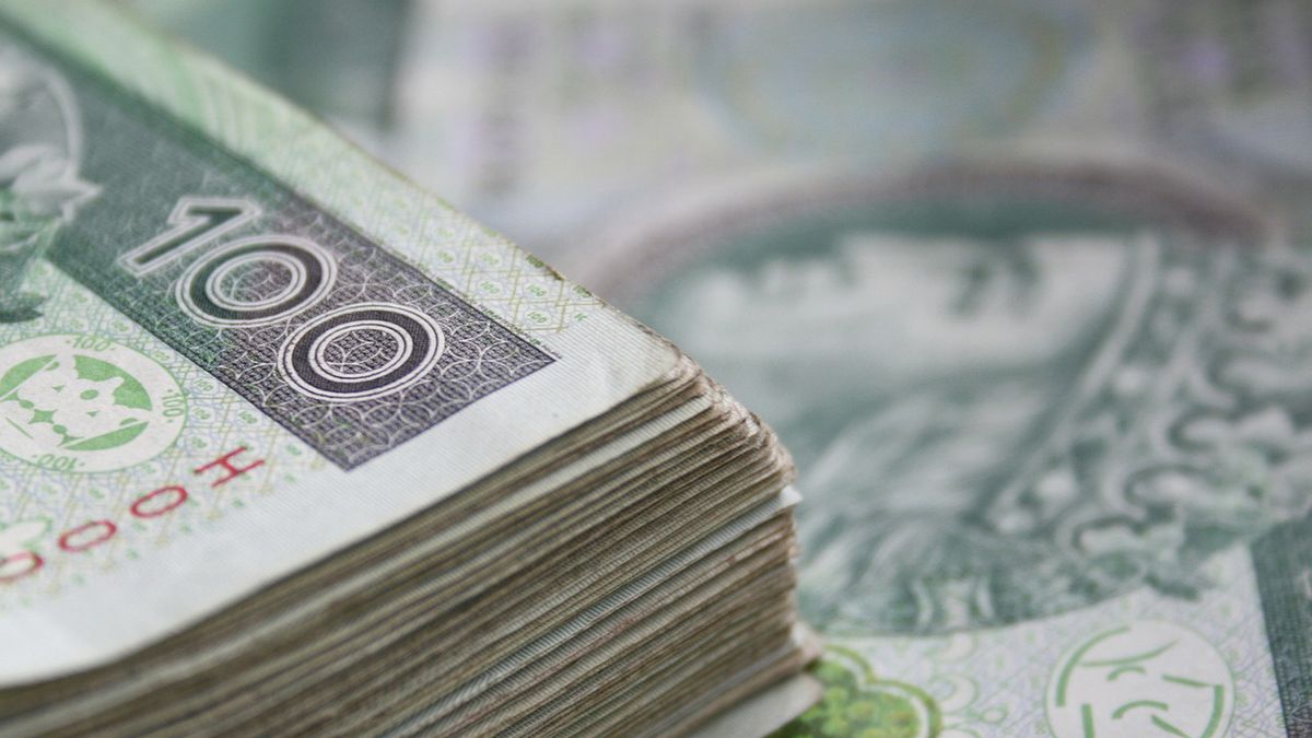 Znalazł kilkadziesiąt tysięcy złotych na ulicy