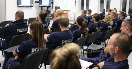 48 policjantów garnizonu lubelskiego rozpoczęło w Lublinie szkolenie zawodowe podoficerskie. Na koniec czeka ich egzamin