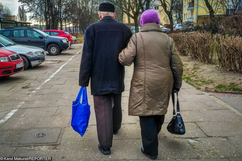 Z danych GUS wynika, że będziemy żyć dłużej. Nie ma przy tym złudzeń, że większość Polaków uzyska swiadczenie emerytalne w minimalnej wysokości
