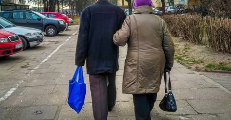 Najniższe emerytury grożą milionom Polaków. Żadne programy emerytalne nie rozwiążą problemu