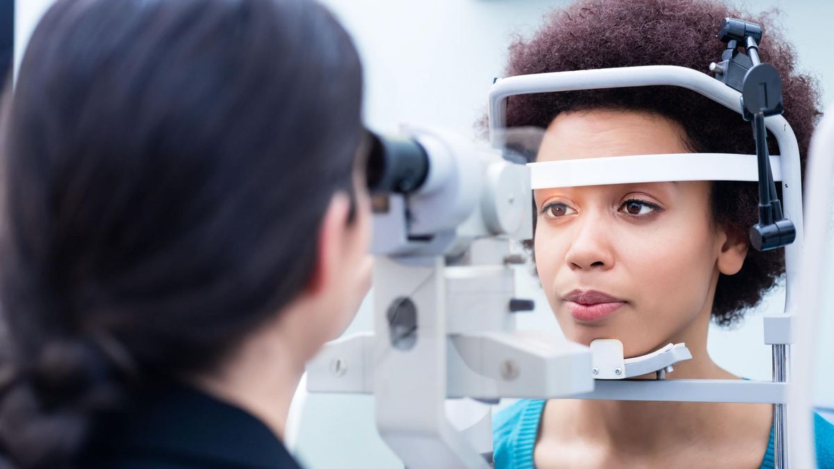 Oftalmoplegia to zespół objawów obejmujących narząd wzroku. 