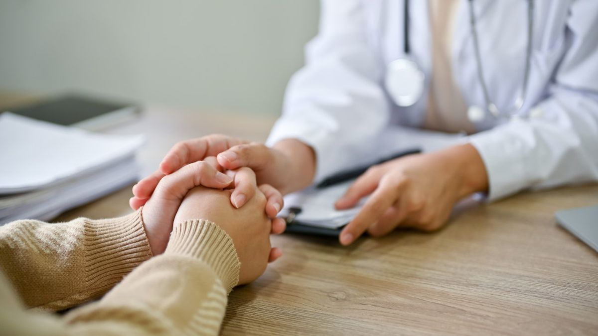 Imipramina to trójpierścieniowy lek przeciwdepresyjny. Istotą jego działania jest to, że hamuje wychwyt zwrotny noradrenaliny i serotoniny ze szczeliny synaptycznej.