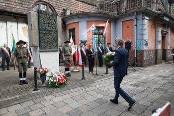 Obchody rocznicy Poznańskiego Czerwca '56: z samego rana złożono kwiaty pod tablicą ZNTK