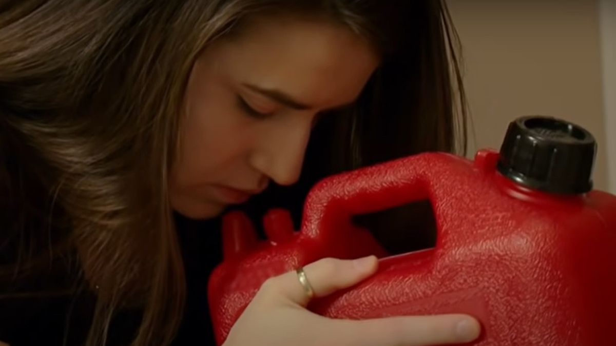 Shannon wypija 12 łyżek benzyny dziennie