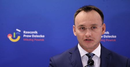"Nawet komputery im dałem!". Rzecznik Praw Dziecka odpowiada posłance
