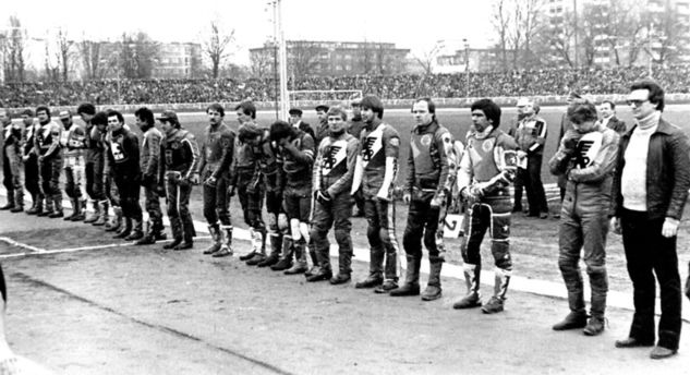 Tłumy kibiców na bydgoskim stadionie. Kryterium Asów 1983 (fot. Wiesław Ruhnke)