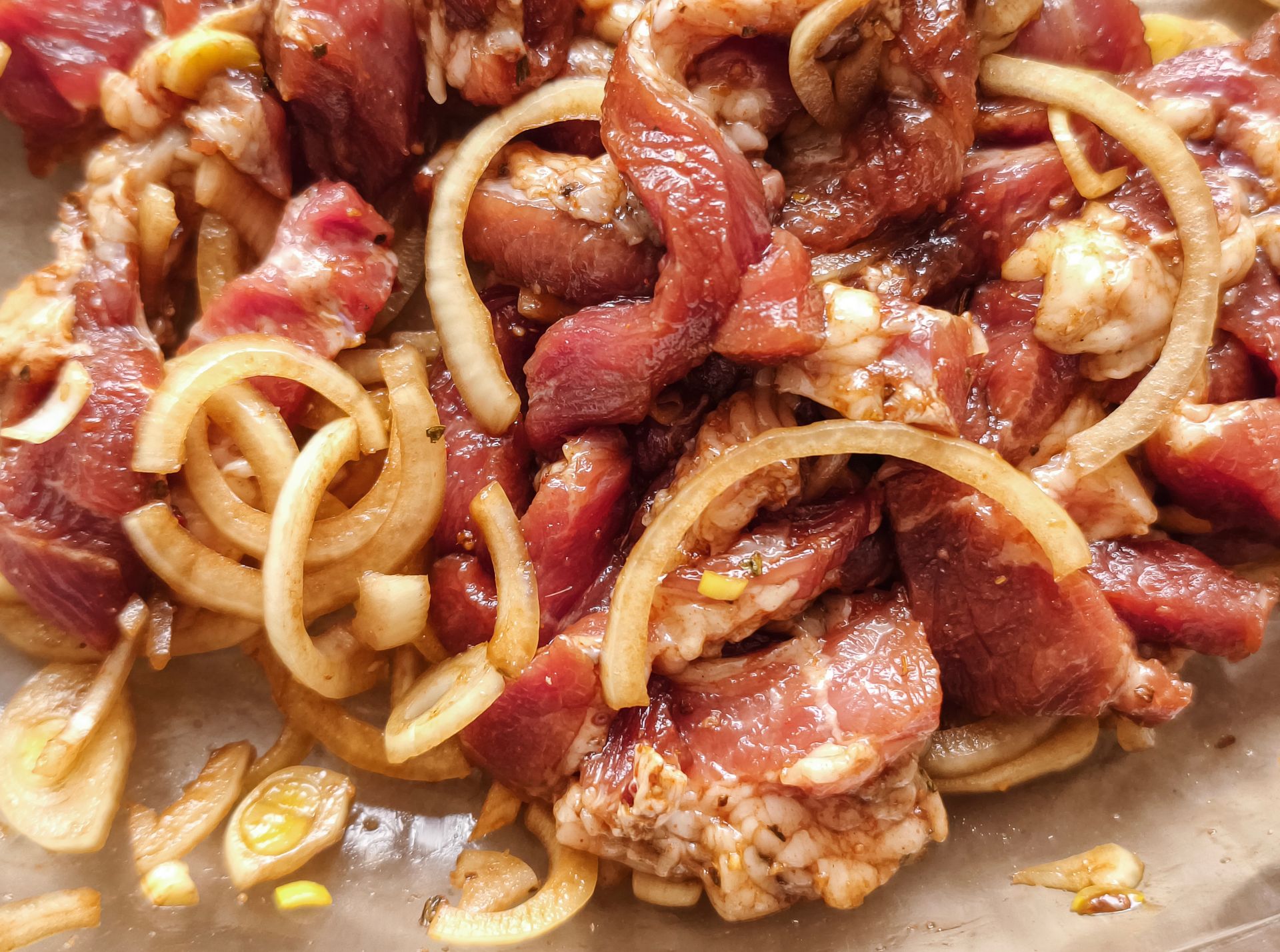 Mięsna uczta z patelni. Smak, o którym w miastach już zapomniano