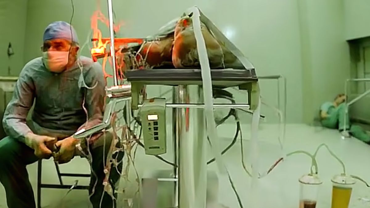 Fotograf odtworzył w 3D i ożywił słynne zdjęcie z prof. Zbigniewem Religą 1