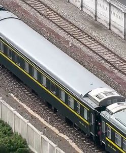 Pancerny pociąg już w Pekinie. Trwają spekulacje, kto nim przyjechał