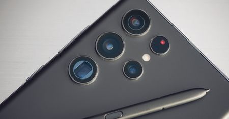 Użytkownicy smartfonów Samsunga poczekaj na Androida 15. Będzie coś w zamian