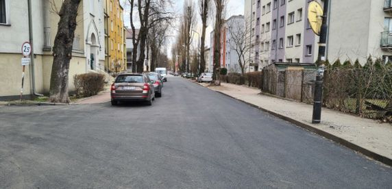 Sosnowiec. Po remoncie wodociągu m.in. ul. Szpaków zyskała nowy asfalt.